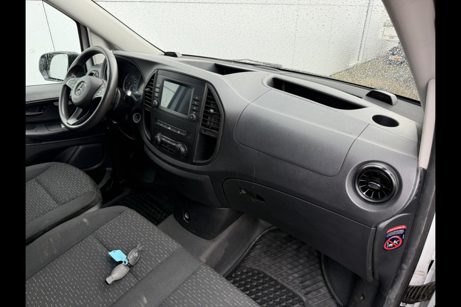 Mercedes-Benz eVito 112 eVito 66 kWh L2 286km WLTP 96,7% (SOH) Snelladen Laadkabel Carplay Climate control Cruise control Camera Parkeersensoren voor achter