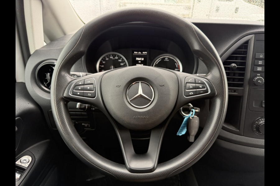 Mercedes-Benz eVito 112 eVito 66 kWh L2 286km WLTP 96,7% (SOH) Snelladen Laadkabel Carplay Climate control Cruise control Camera Parkeersensoren voor achter
