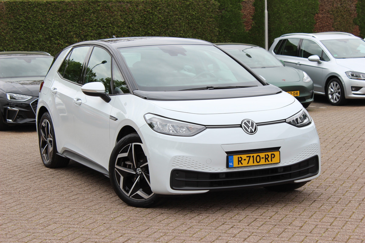 Volkswagen ID.3 Pro 58 kWh / SoH 96,3% / 20.743 km / Camera / Trekhaak / Leder & Alcantara / CarPlay / 19''LMV  / ACC / NL Auto.