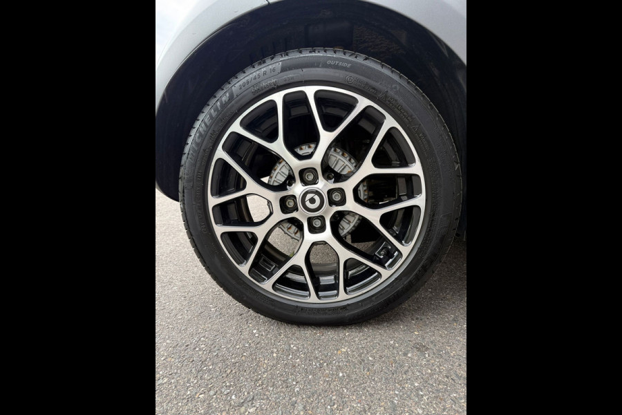 Smart Fortwo EQ Comfort PLUS /Leer /Pano /JBL /Camera /Led