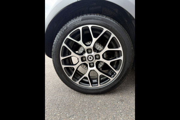 Smart Fortwo EQ Comfort PLUS /Leer /Pano /JBL /Camera /Led