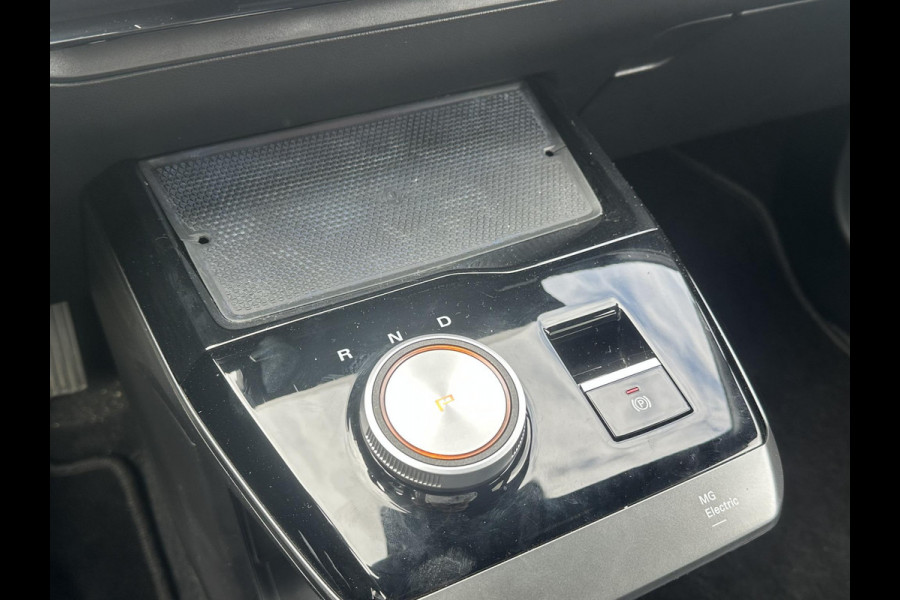MG Mg4 electric Luxury 64 kWh FABRIEKS GARANTIE T/M 02-2031 | SOH 97% | STOEL + STUURVERWARMING | 360 CAMERA | ELEK. STOEL | KEYLESS | DODEHOEK | APPLECARPLAY | 13K KM! | RIJKLAAR |