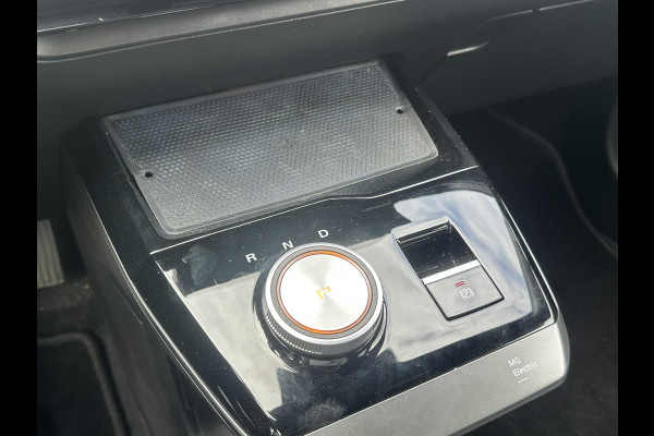 MG Mg4 electric Luxury 64 kWh FABRIEKS GARANTIE T/M 02-2031 | SOH 97% | STOEL + STUURVERWARMING | 360 CAMERA | ELEK. STOEL | KEYLESS | DODEHOEK | APPLECARPLAY | 13K KM! | RIJKLAAR |