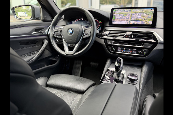 BMW 5 Serie Touring 530e xDrive High Ex. Shadow|Pano|H/K|Nappa|Ventilatie|Massage|ACC|HUD|Laser|Alvitgrau