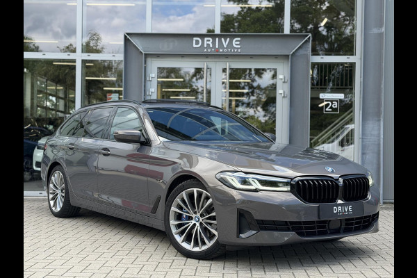 BMW 5 Serie Touring 530e xDrive High Ex. Shadow|Pano|H/K|Nappa|Ventilatie|Massage|ACC|HUD|Laser|Alvitgrau