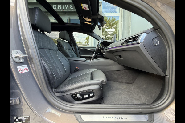 BMW 5 Serie Touring 530e xDrive High Ex. Shadow|Pano|H/K|Nappa|Ventilatie|Massage|ACC|HUD|Laser|Alvitgrau