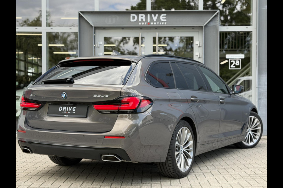 BMW 5 Serie Touring 530e xDrive High Ex. Shadow|Pano|H/K|Nappa|Ventilatie|Massage|ACC|HUD|Laser|Alvitgrau