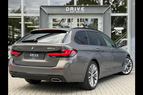 BMW 5 Serie Touring 530e xDrive High Ex. Shadow|Pano|H/K|Nappa|Ventilatie|Massage|ACC|HUD|Laser|Alvitgrau
