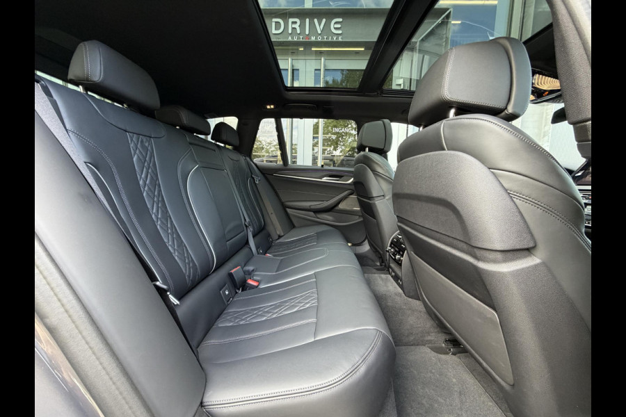 BMW 5 Serie Touring 530e xDrive High Ex. Shadow|Pano|H/K|Nappa|Ventilatie|Massage|ACC|HUD|Laser|Alvitgrau