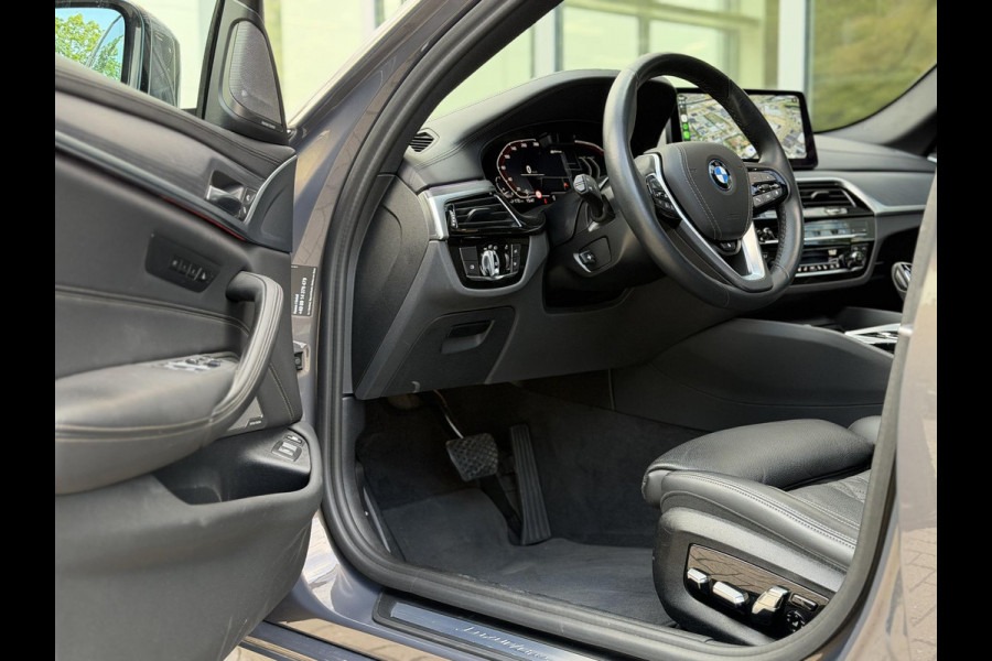 BMW 5 Serie Touring 530e xDrive High Ex. Shadow|Pano|H/K|Nappa|Ventilatie|Massage|ACC|HUD|Laser|Alvitgrau