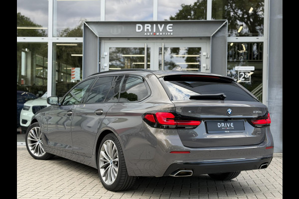 BMW 5 Serie Touring 530e xDrive High Ex. Shadow|Pano|H/K|Nappa|Ventilatie|Massage|ACC|HUD|Laser|Alvitgrau