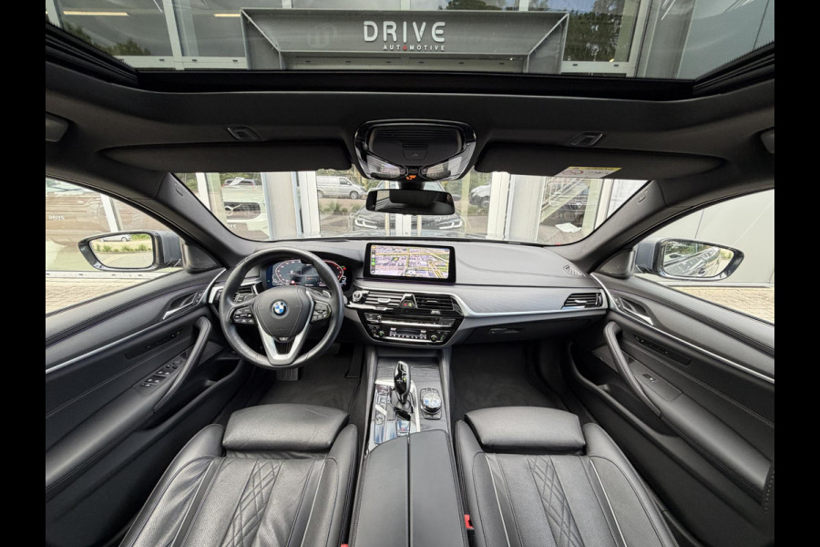 BMW 5 Serie Touring 530e xDrive High Ex. Shadow|Pano|H/K|Nappa|Ventilatie|Massage|ACC|HUD|Laser|Alvitgrau