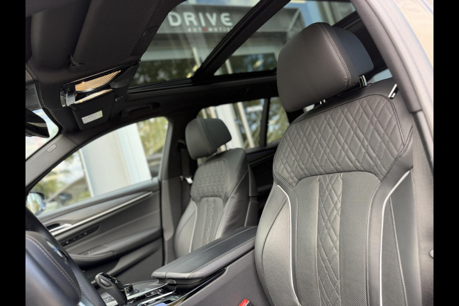 BMW 5 Serie Touring 530e xDrive High Ex. Shadow|Pano|H/K|Nappa|Ventilatie|Massage|ACC|HUD|Laser|Alvitgrau