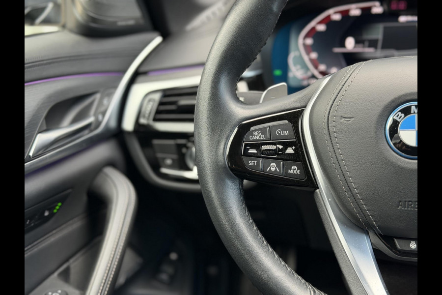 BMW 5 Serie Touring 530e xDrive High Ex. Shadow|Pano|H/K|Nappa|Ventilatie|Massage|ACC|HUD|Laser|Alvitgrau
