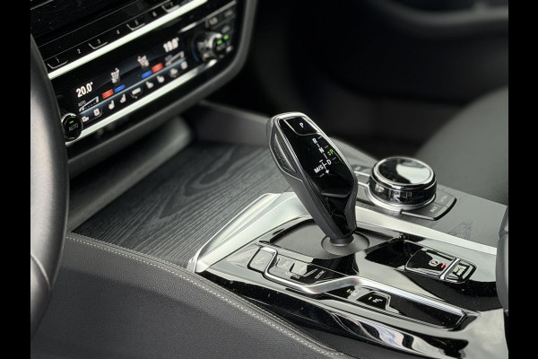 BMW 5 Serie Touring 530e xDrive High Ex. Shadow|Pano|H/K|Nappa|Ventilatie|Massage|ACC|HUD|Laser|Alvitgrau