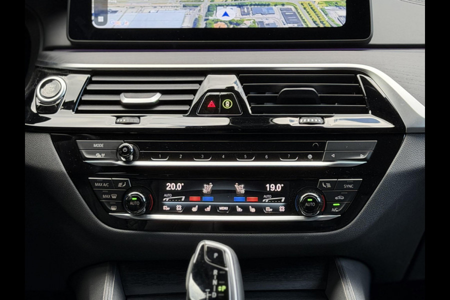 BMW 5 Serie Touring 530e xDrive High Ex. Shadow|Pano|H/K|Nappa|Ventilatie|Massage|ACC|HUD|Laser|Alvitgrau