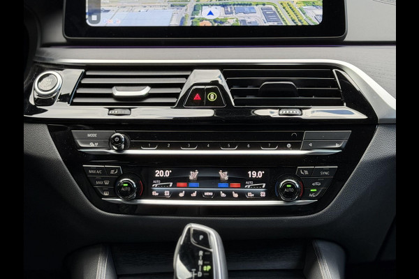 BMW 5 Serie Touring 530e xDrive High Ex. Shadow|Pano|H/K|Nappa|Ventilatie|Massage|ACC|HUD|Laser|Alvitgrau