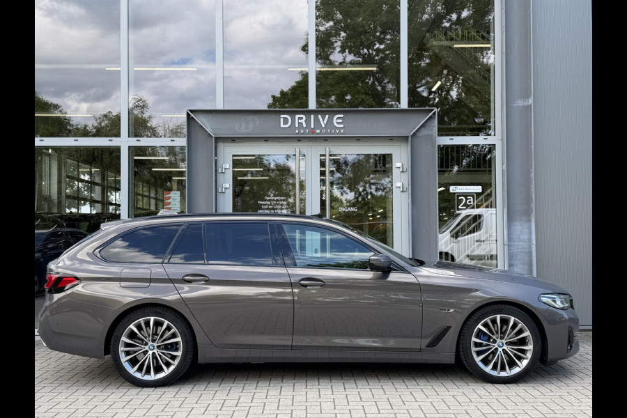 BMW 5 Serie Touring 530e xDrive High Ex. Shadow|Pano|H/K|Nappa|Ventilatie|Massage|ACC|HUD|Laser|Alvitgrau