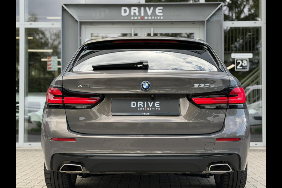 BMW 5 Serie Touring 530e xDrive High Ex. Shadow|Pano|H/K|Nappa|Ventilatie|Massage|ACC|HUD|Laser|Alvitgrau