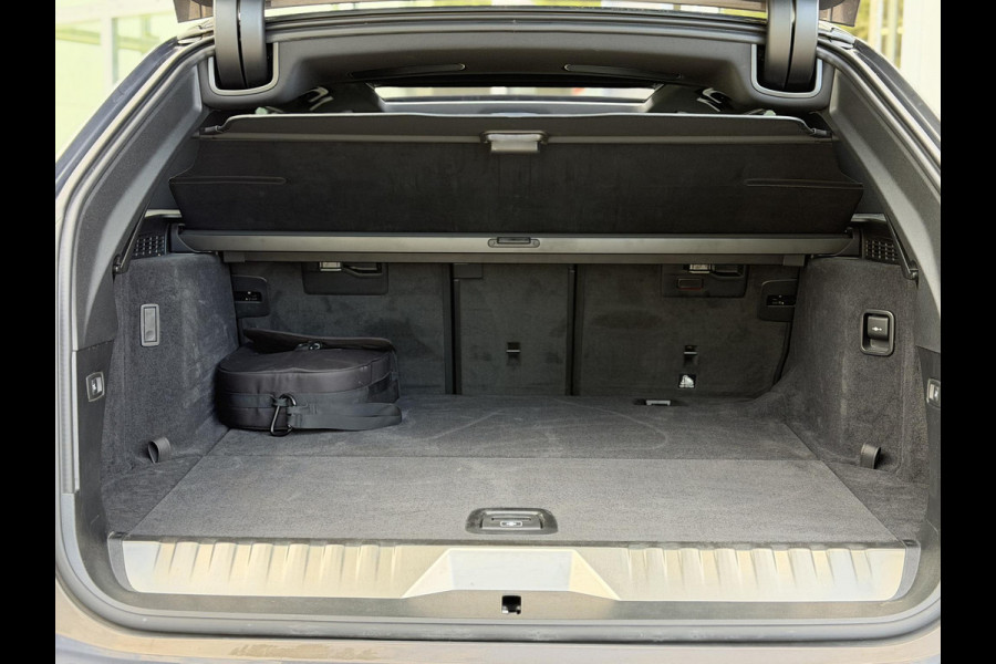 BMW 5 Serie Touring 530e xDrive High Ex. Shadow|Pano|H/K|Nappa|Ventilatie|Massage|ACC|HUD|Laser|Alvitgrau