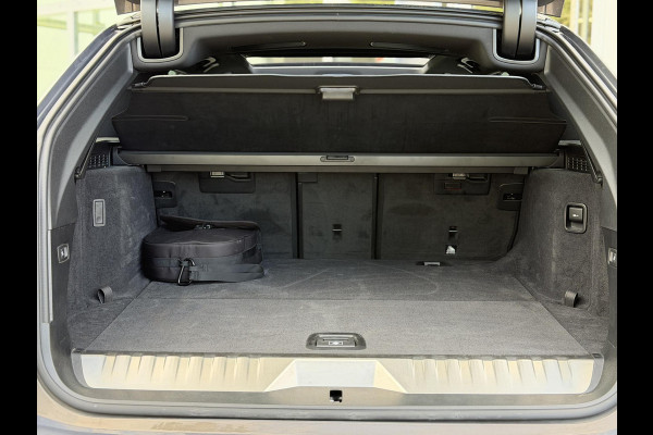 BMW 5 Serie Touring 530e xDrive High Ex. Shadow|Pano|H/K|Nappa|Ventilatie|Massage|ACC|HUD|Laser|Alvitgrau