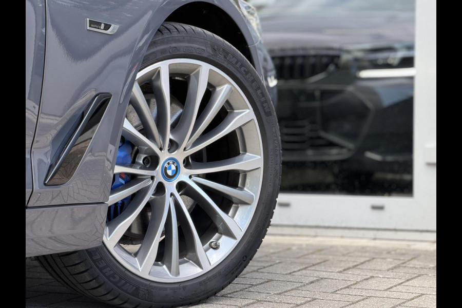 BMW 5 Serie Touring 530e xDrive High Ex. Shadow|Pano|H/K|Nappa|Ventilatie|Massage|ACC|HUD|Laser|Alvitgrau