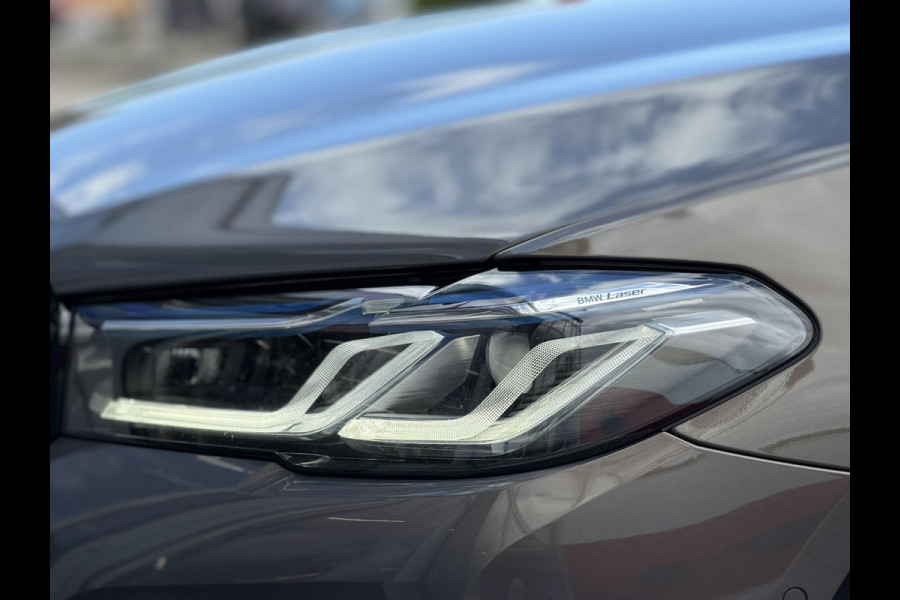 BMW 5 Serie Touring 530e xDrive High Ex. Shadow|Pano|H/K|Nappa|Ventilatie|Massage|ACC|HUD|Laser|Alvitgrau