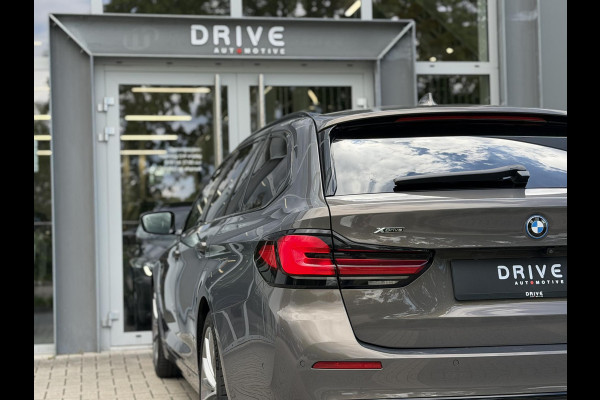 BMW 5 Serie Touring 530e xDrive High Ex. Shadow|Pano|H/K|Nappa|Ventilatie|Massage|ACC|HUD|Laser|Alvitgrau