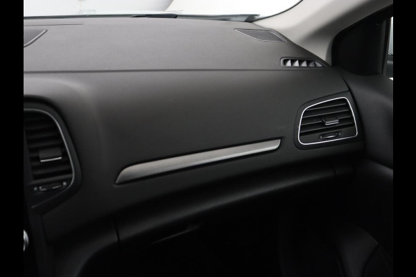 Renault Mégane 1.0 TCe Zen | Carplay | Trekhaak | Navigatie | Full LED | DAB | Climate control | Parkeerhulp | Cruise control | Bluetooth