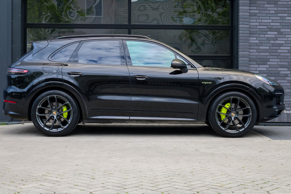 Porsche Cayenne 3.0 E-Hybrid Platinum Edition | PANO | 22 INCH | BOSE | 360 | MEMORY | LUCHTVERING | SPORT CRHONO | KEYLESS |