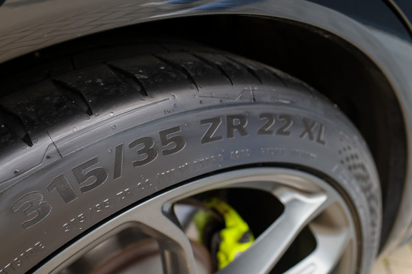 Porsche Cayenne 3.0 E-Hybrid Platinum Edition | PANO | 22 INCH | BOSE | 360 | MEMORY | LUCHTVERING | SPORT CRHONO | KEYLESS |