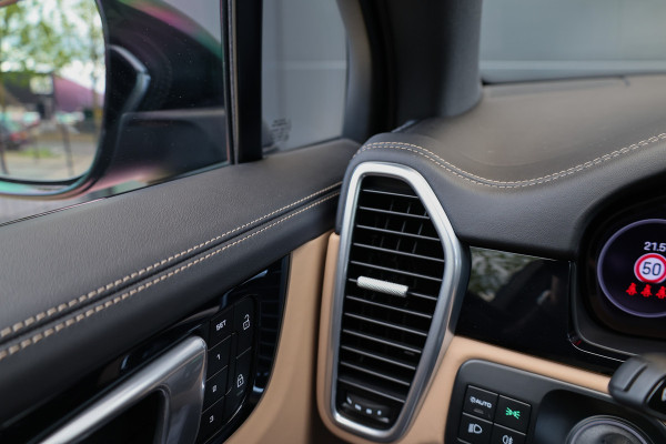 Porsche Cayenne 3.0 E-Hybrid Platinum Edition | PANO | 22 INCH | BOSE | 360 | MEMORY | LUCHTVERING | SPORT CRHONO | KEYLESS |