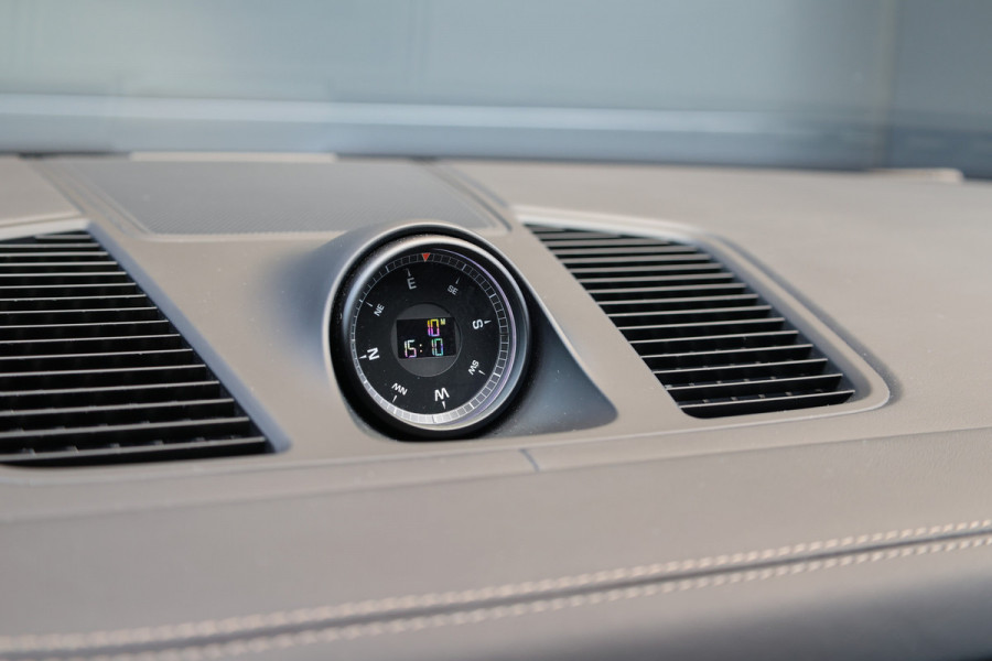 Porsche Cayenne 3.0 E-Hybrid Platinum Edition | PANO | 22 INCH | BOSE | 360 | MEMORY | LUCHTVERING | SPORT CRHONO | KEYLESS |