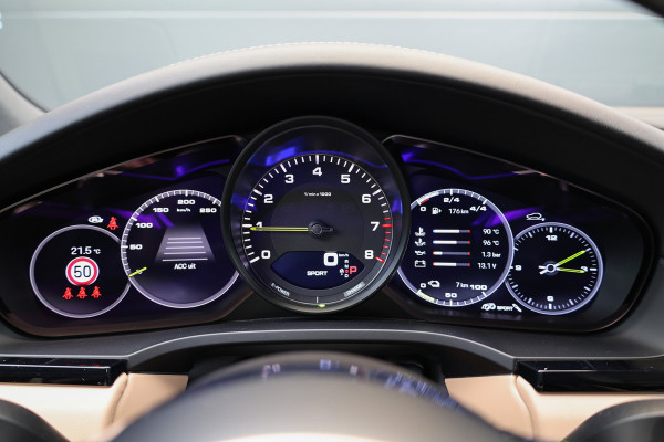 Porsche Cayenne 3.0 E-Hybrid Platinum Edition | PANO | 22 INCH | BOSE | 360 | MEMORY | LUCHTVERING | SPORT CRHONO | KEYLESS |