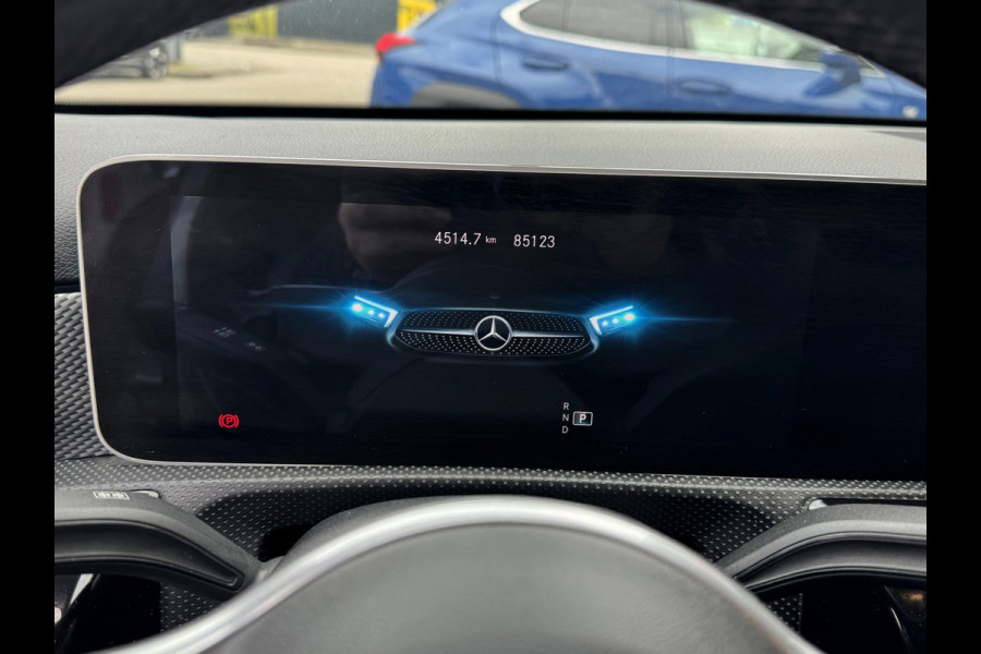Mercedes-Benz A-Klasse 180 Business Solution - Navigatie / Apple CarPlay I Sport interieur I PDC I LED I 85.000 KM - Dealer ond.