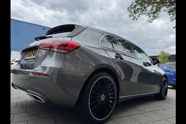 Mercedes-Benz A-Klasse 180 Business Solution - Navigatie / Apple CarPlay I Sport interieur I PDC I LED I 85.000 KM - Dealer ond.