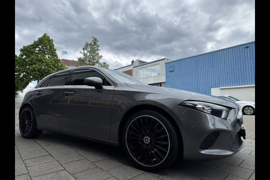 Mercedes-Benz A-Klasse 180 Business Solution - Navigatie / Apple CarPlay I Sport interieur I PDC I LED I 85.000 KM - Dealer ond.