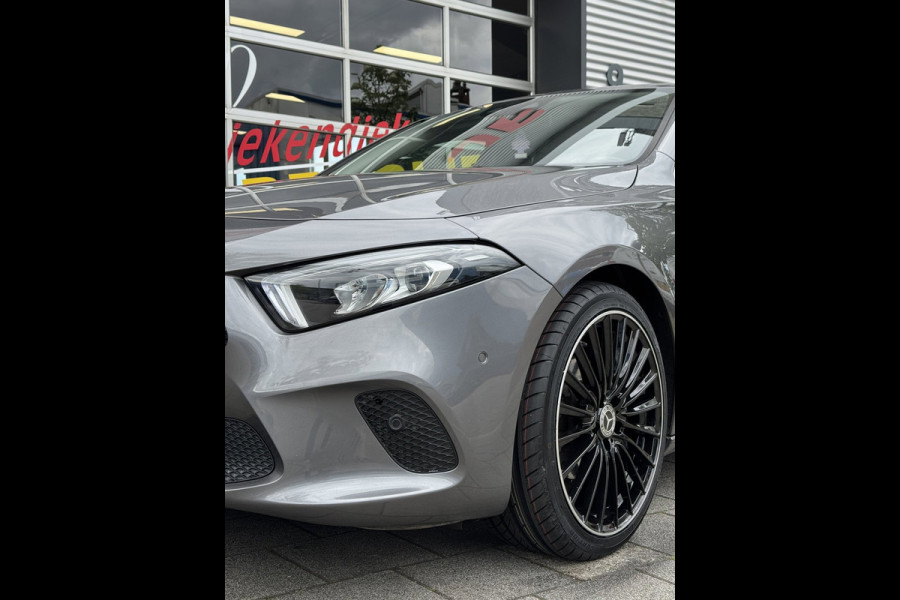 Mercedes-Benz A-Klasse 180 Business Solution - Navigatie / Apple CarPlay I Sport interieur I PDC I LED I 85.000 KM - Dealer ond.