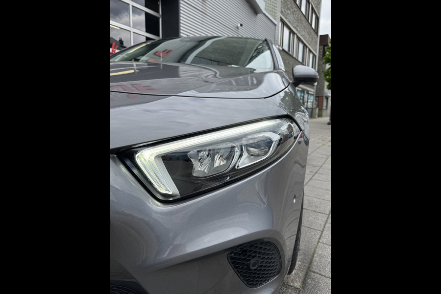 Mercedes-Benz A-Klasse 180 Business Solution - Navigatie / Apple CarPlay I Sport interieur I PDC I LED I 85.000 KM - Dealer ond.