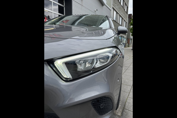 Mercedes-Benz A-Klasse 180 Business Solution - Navigatie / Apple CarPlay I Sport interieur I PDC I LED I 85.000 KM - Dealer ond.