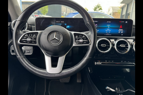 Mercedes-Benz A-Klasse 180 Business Solution - Navigatie / Apple CarPlay I Sport interieur I PDC I LED I 85.000 KM - Dealer ond.
