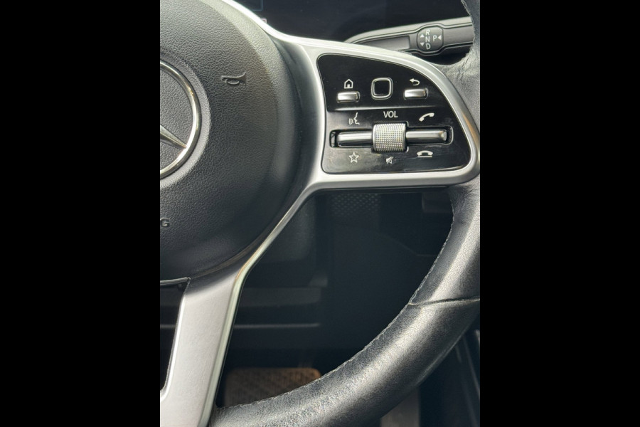 Mercedes-Benz A-Klasse 180 Business Solution - Navigatie / Apple CarPlay I Sport interieur I PDC I LED I 85.000 KM - Dealer ond.