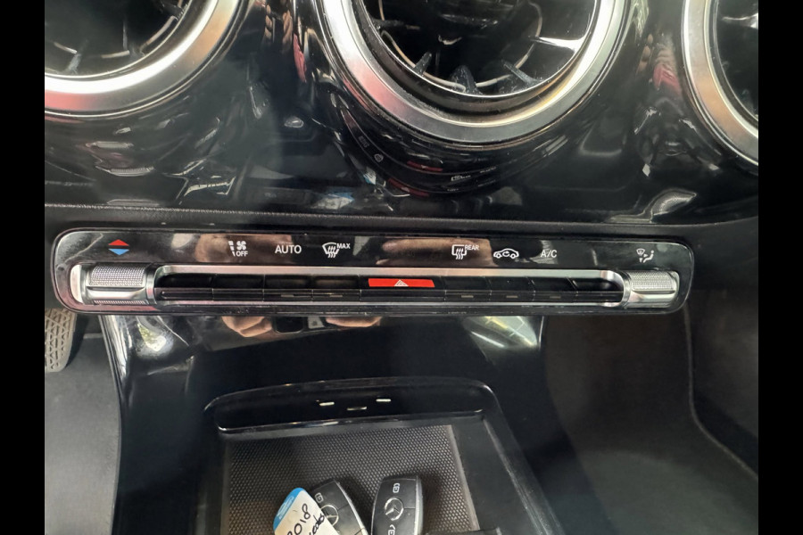 Mercedes-Benz A-Klasse 180 Business Solution - Navigatie / Apple CarPlay I Sport interieur I PDC I LED I 85.000 KM - Dealer ond.