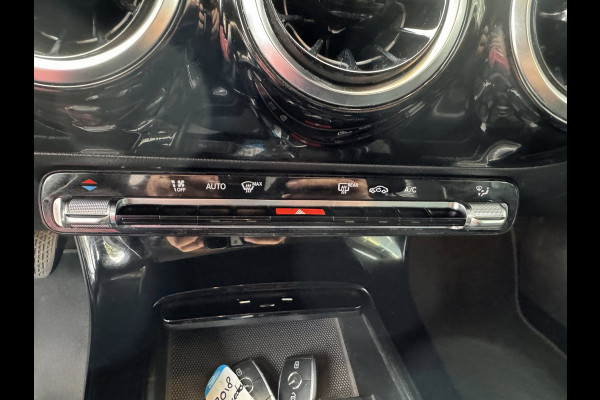 Mercedes-Benz A-Klasse 180 Business Solution - Navigatie / Apple CarPlay I Sport interieur I PDC I LED I 85.000 KM - Dealer ond.