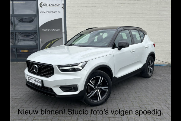 Volvo XC40 2.0 T5 AWD R-Design | Zwenkbare trekhaak | 2.100 Kg Trekgewicht | Panorama dak | Blis | Harman Kardon | 360 Camera |
