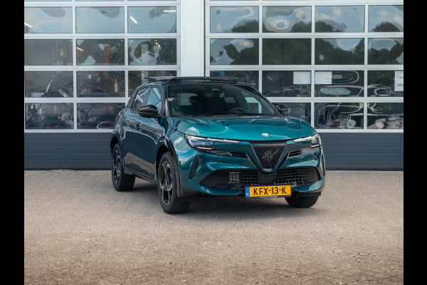 Alfa Romeo junior 1.2 Turbo Hybrid Ibrida Ti | Techno Pack | 18" | Schuif/Kanteldak | Verwarmbare voorruit | Bicolore