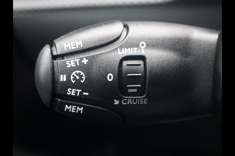 Peugeot e-2008 EV GT Pack 50 kWh Leder interieur