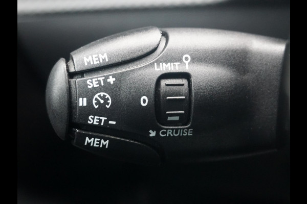 Peugeot e-2008 EV GT Pack 50 kWh Leder interieur