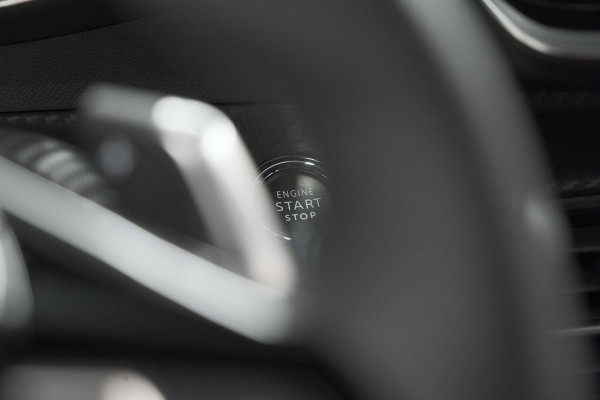 Peugeot 2008 Hybrid 145 e-DCS6 GT | Camera | Apple Carplay | Parkeersensoren