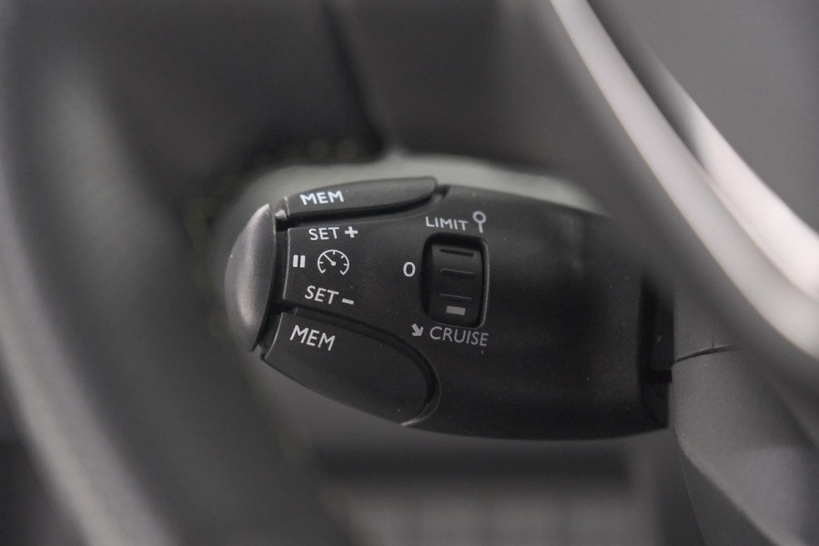 Peugeot 2008 Hybrid 145 e-DCS6 GT | Camera | Apple Carplay | Parkeersensoren